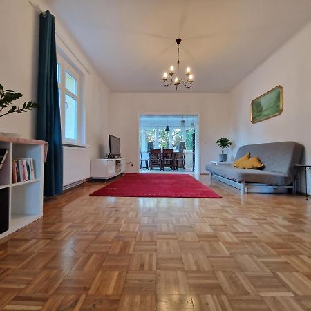 Geraeumige Und Zentrale Ferienwohnung Stahnsdorf Luaran gambar