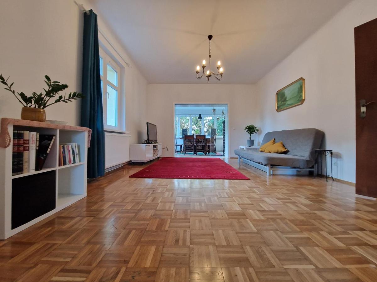 Geraeumige Und Zentrale Ferienwohnung Stahnsdorf Luaran gambar